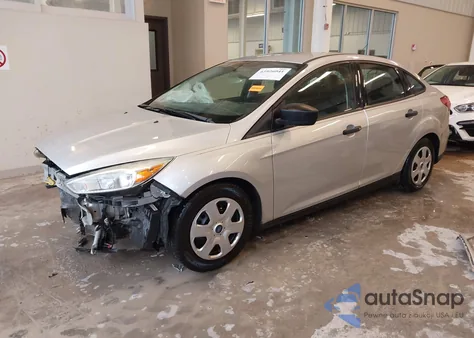 2015 Ford Focus S из США, поврежденный, VIN 1FADP3E21FL220009